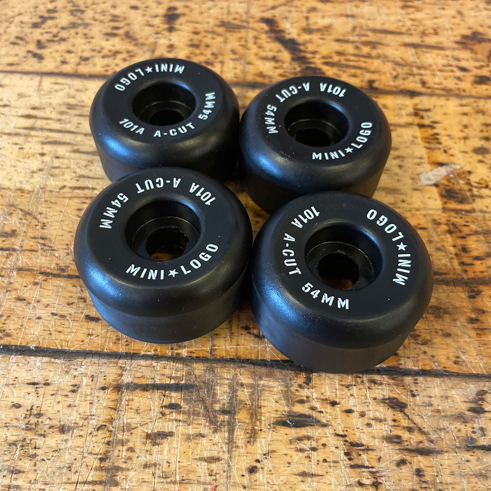 Mini Logo Skateboard Black Wheels A-Cut - 101A