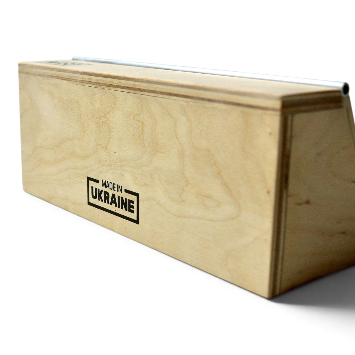 Custom Fingerboard Quarterpipe Ramp